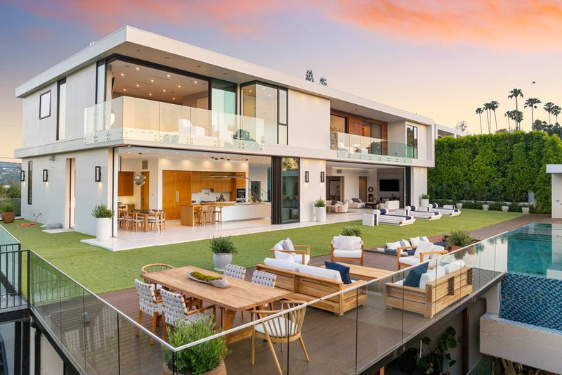 Pros & Cons of Buying Luxury Property in Dubai Today